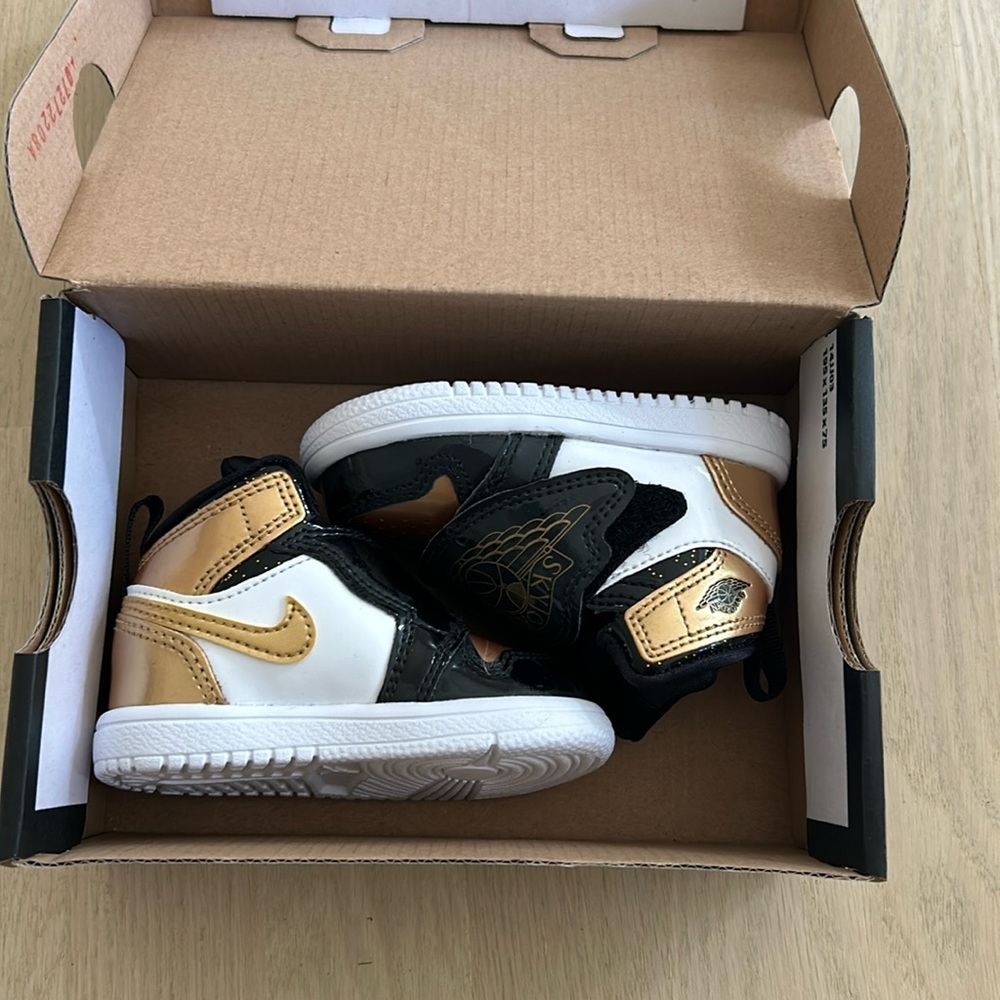Nike sky jordan 1 SE toddler sneakers